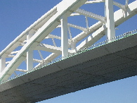 大阪オリンピック選手村へ架かる橋だが、オリンピックが招致できず、まったく使われていない橋