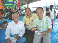 参加者と和やかに・・