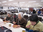 キリスト教大学の学食で昼食